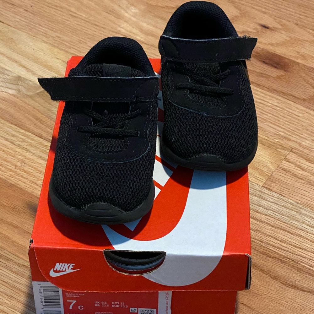 Nike toddler shoes size 7